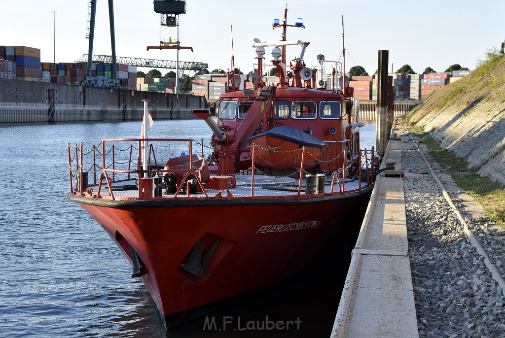 Havarie Wassereinbruch Motorraum beim Schiff Koeln Niehl Niehler Hafen P059.JPG - Miklos Laubert
